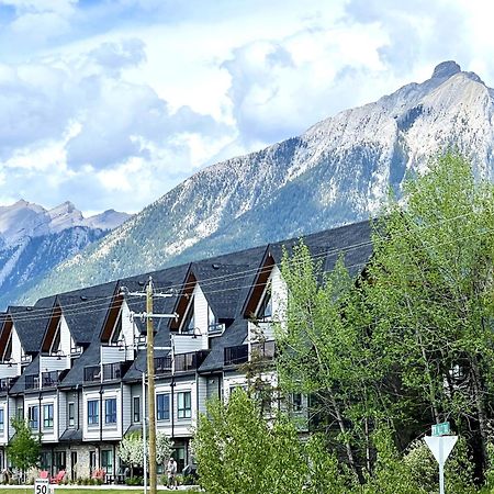 Brand New 2Br Condo With Outdoor Swimming Pool And Hot Tub Canmore Luaran gambar