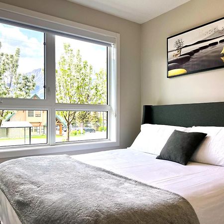 Brand New 2Br Condo With Outdoor Swimming Pool And Hot Tub Canmore Luaran gambar