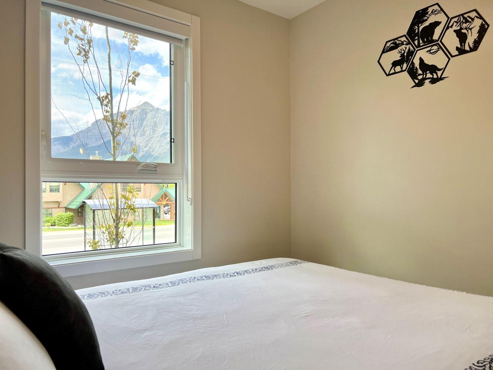 Brand New 2Br Condo With Outdoor Swimming Pool And Hot Tub Canmore Luaran gambar