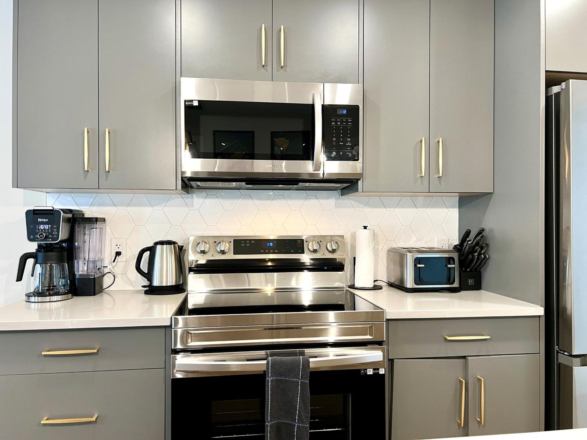 Brand New 2Br Condo With Outdoor Swimming Pool And Hot Tub Canmore Luaran gambar