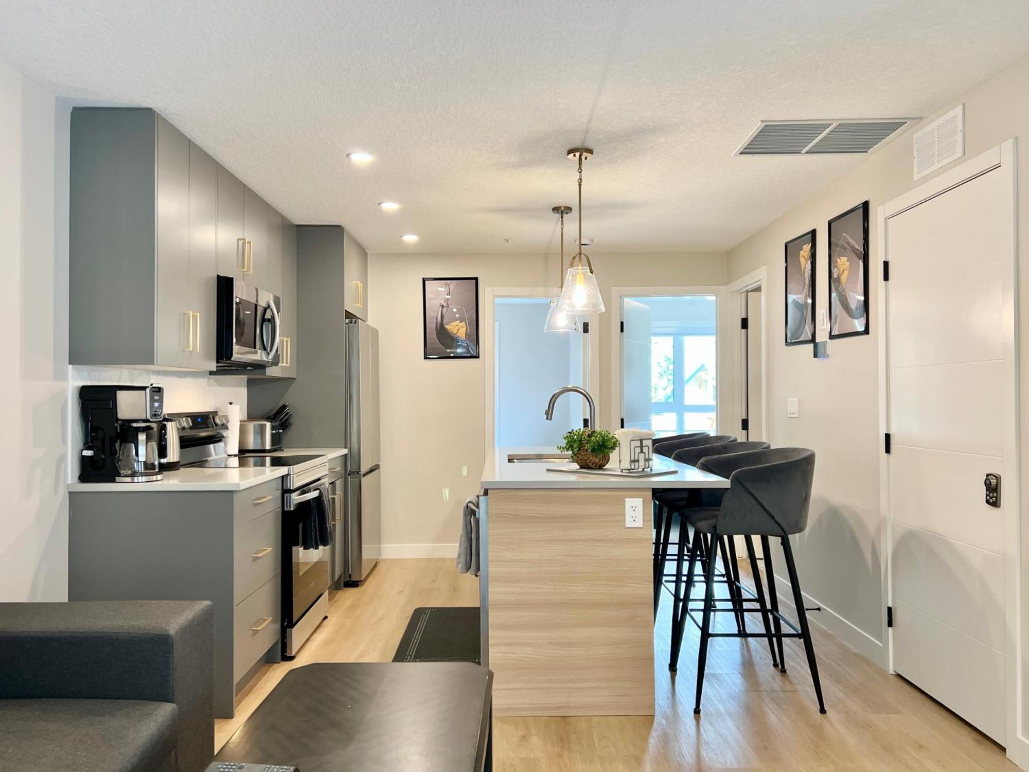 Brand New 2Br Condo With Outdoor Swimming Pool And Hot Tub Canmore Luaran gambar