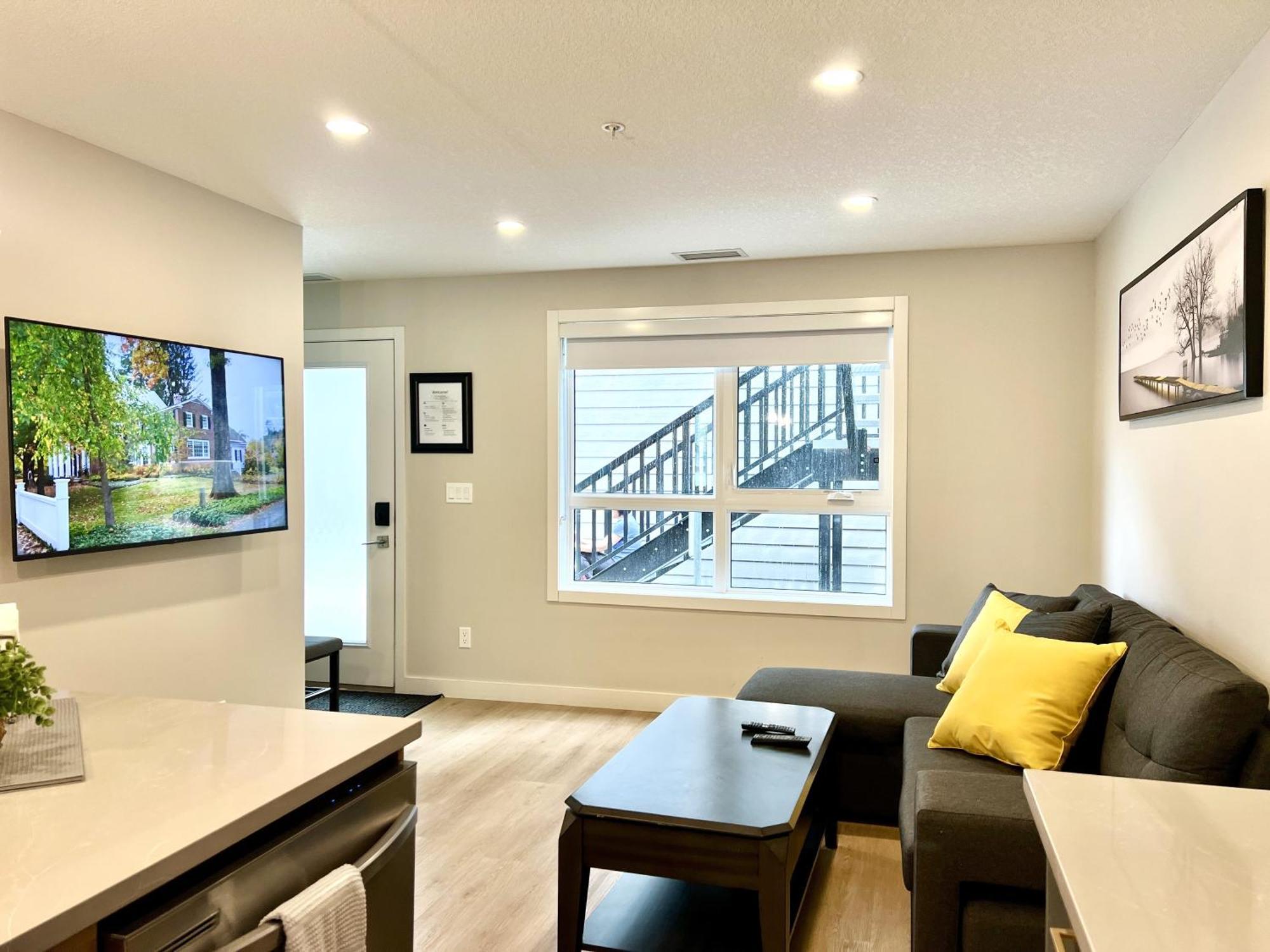 Brand New 2Br Condo With Outdoor Swimming Pool And Hot Tub Canmore Luaran gambar