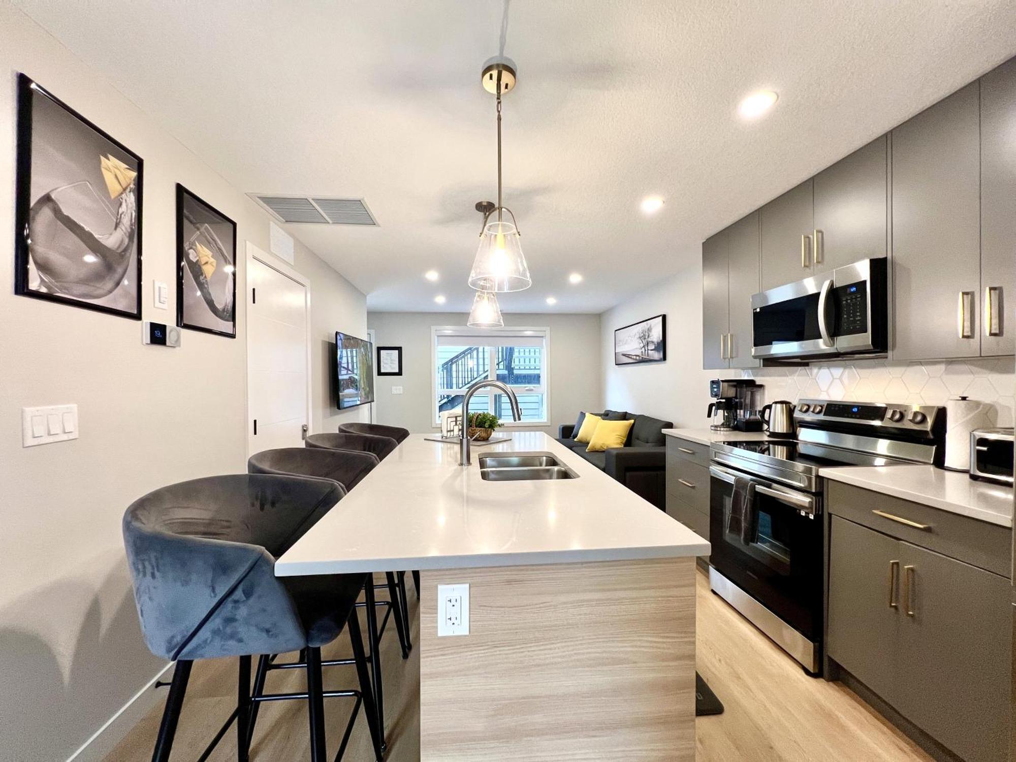 Brand New 2Br Condo With Outdoor Swimming Pool And Hot Tub Canmore Luaran gambar