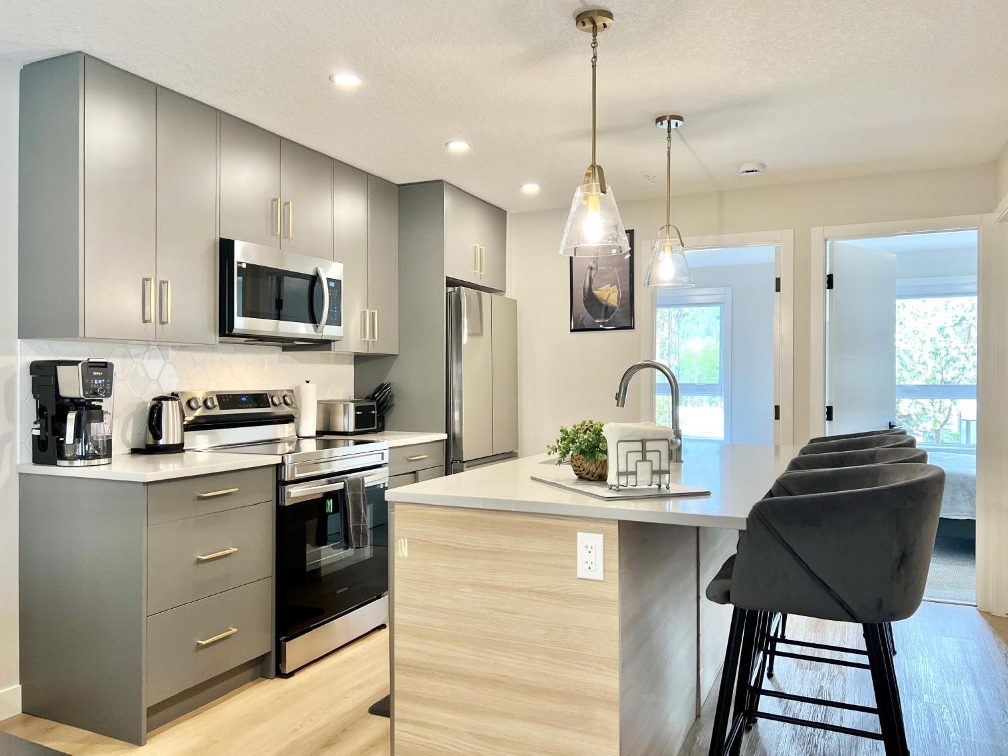 Brand New 2Br Condo With Outdoor Swimming Pool And Hot Tub Canmore Luaran gambar